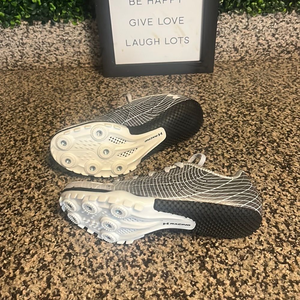 Boys UNDER ARMOR RACE SHOES - Picture 5 of 6